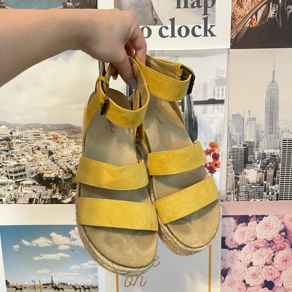 Universal Thread Platform Sandals - image 2